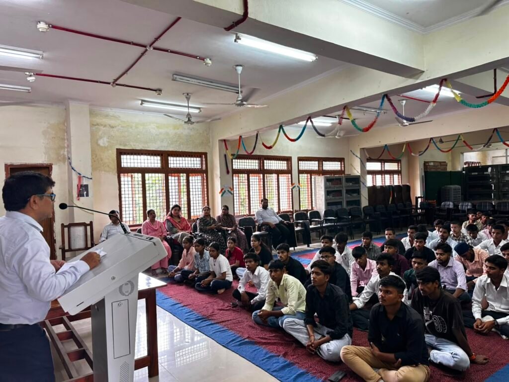 "राजकीय पॉलिटेक्निक, चन्दौसी (सम्भल) में नवप्रवेशित छात्र-छात्राओं हेतु अभिमुखीकरण (ओरिएंटेशन) दिवस का शुभारंभ।"